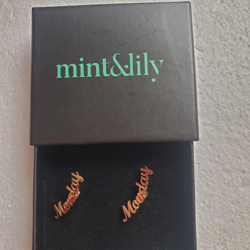Mint&Lily Monday Earrings NEW